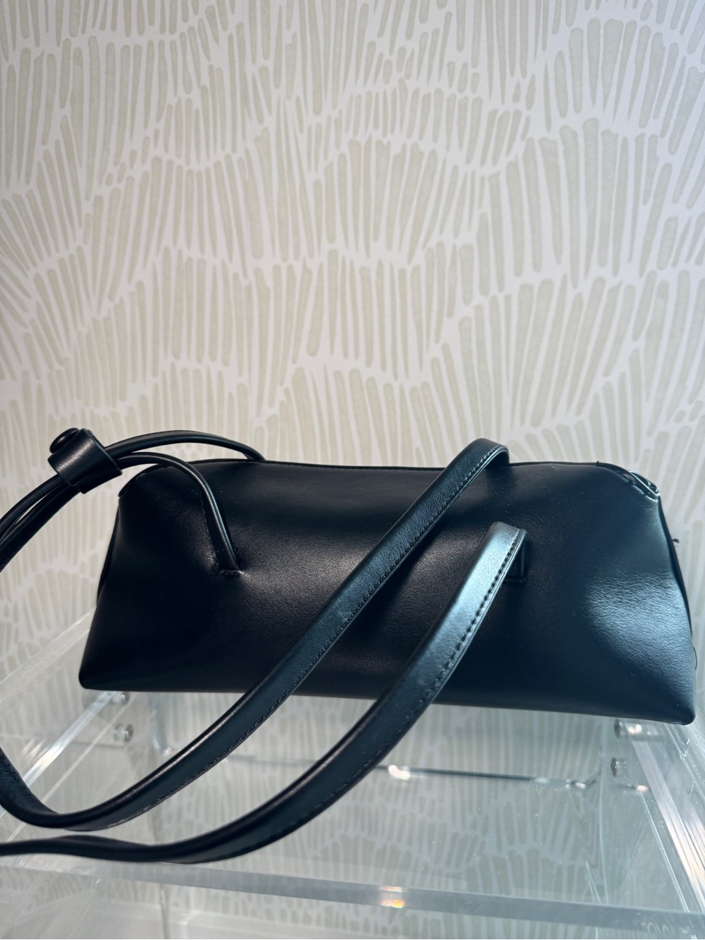 Urban Expressions Black Leather Shoulder Bag - Picture 2 of 6